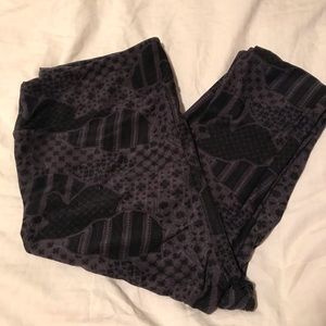 Lularoe TC leggings. Black and grey print. EUC.